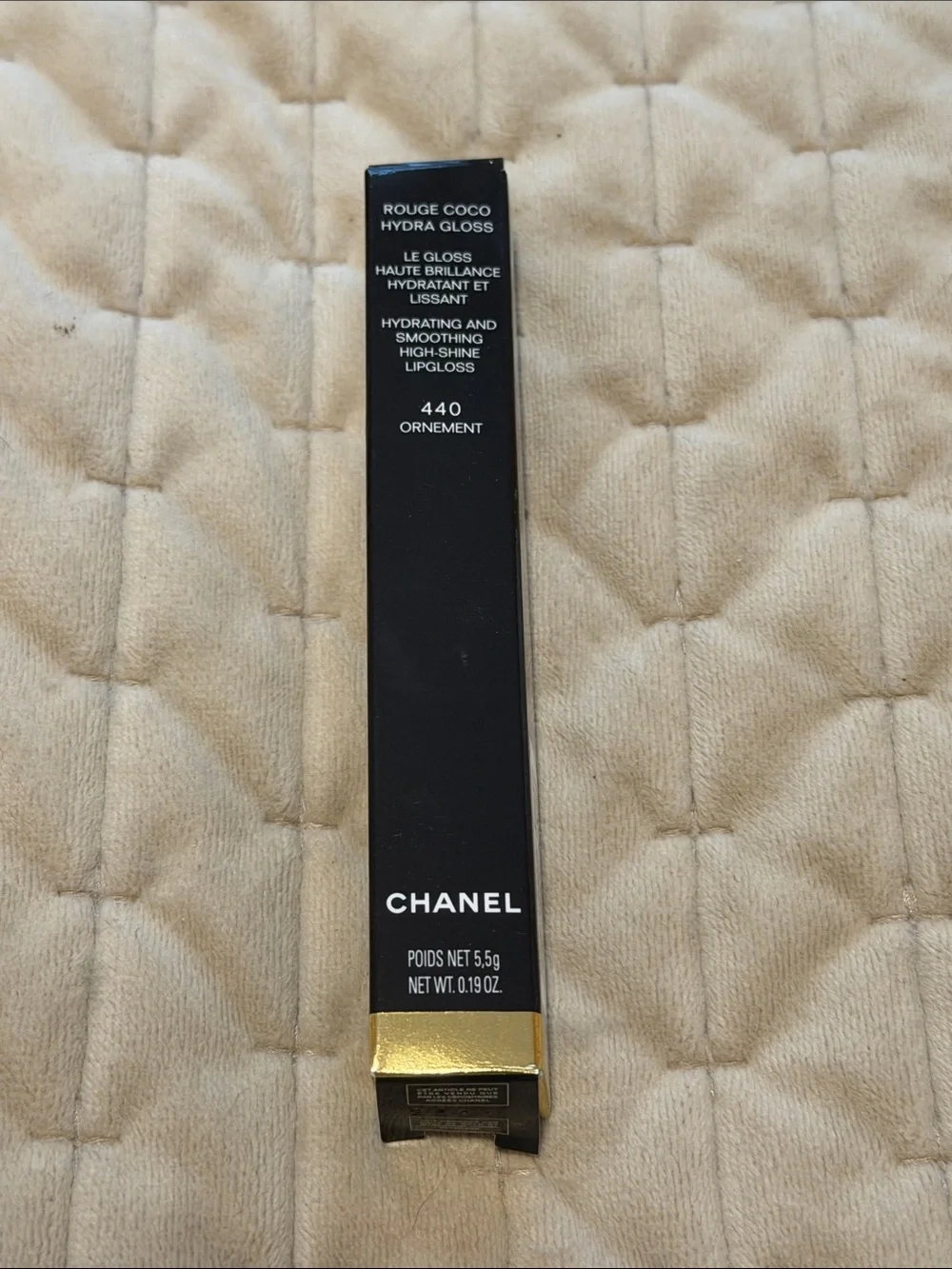 CHANEL Rouge Coco Hydra Gloss 440 Ornament - Black & Gold Box